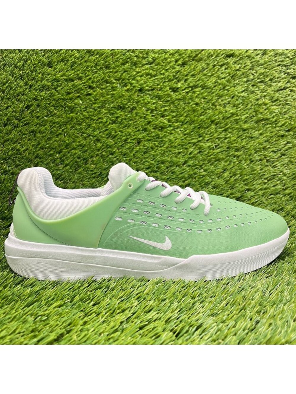 Nike SB Zoom Nyjah 3 Mens Size 10.5 Green White Athletic Running Shoes Sneakers